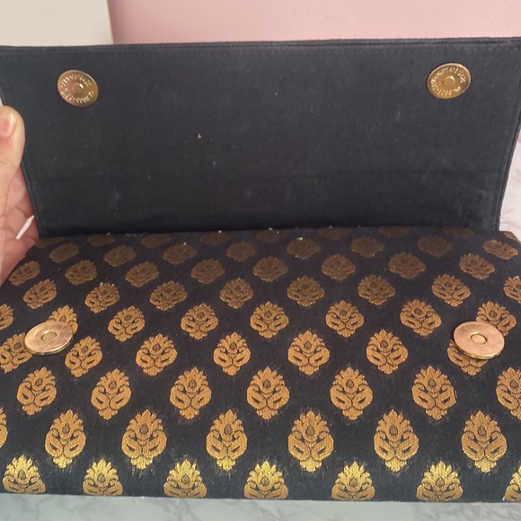 Patterned gold and navy blue purse - Picture 4 of 4